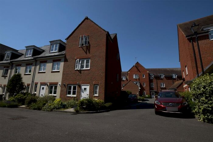 3 Bedroom Terraced House To Rent In Thames View, Abingdon, Oxfordshire, OX14