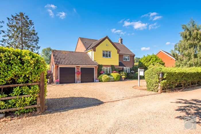 4 Bedroom Detached House For Sale In The Paddocks, Griston, IP25