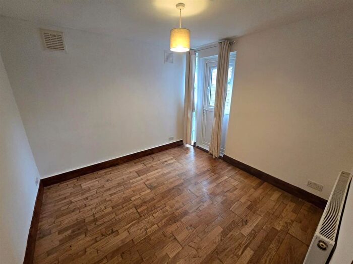 1 Bedroom Flat To Rent In Oak Grove, London, NW2