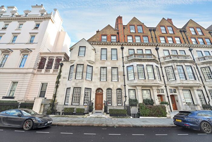 3 Bedroom Flat For Sale In Eaton Gate, London, SW1W