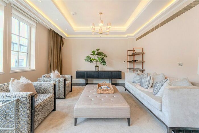 4 Bedroom Flat To Rent In Curzon Street, Mayfair, London, W1J