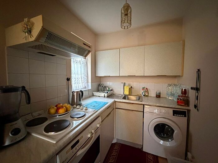 Studio For Sale In Grilse Close, Enfield, N9