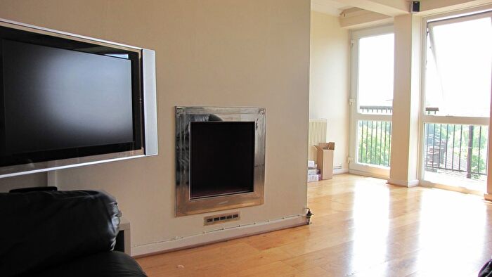 3 Bedroom Flat To Rent In Mansfield Heights, East Finchley, N2