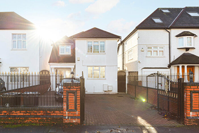 4 Bedroom Detached House To Rent In Broadwalk, South Woodford, Redbridge, London, E18