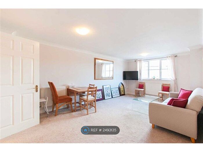2 Bedroom Flat To Rent In Amelia Close, London, W3