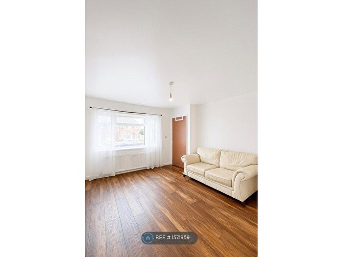 2 Bedroom Semi-Detached House To Rent In Scott Hall Grove, Leeds, LS7