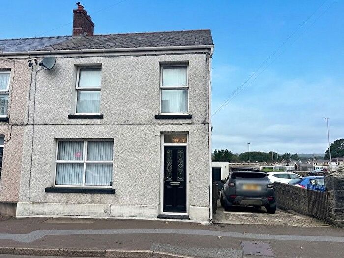 3 Bedroom Property For Sale In Wind Street, Ammanford, Carmarthenshire., SA18