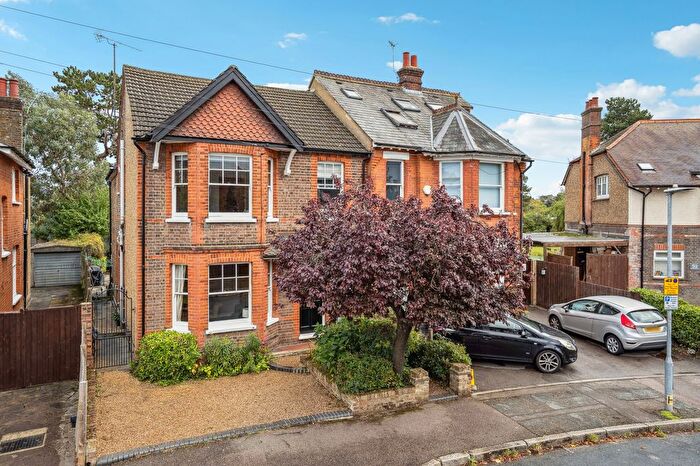 4 Bedroom Semi-Detached House For Sale In Kingsfield Road, Watford, WD19