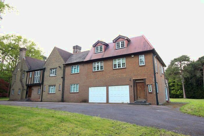 4 Bedroom Flat To Rent In Heathbourne Road, Bushey Heath, Bushey, WD23