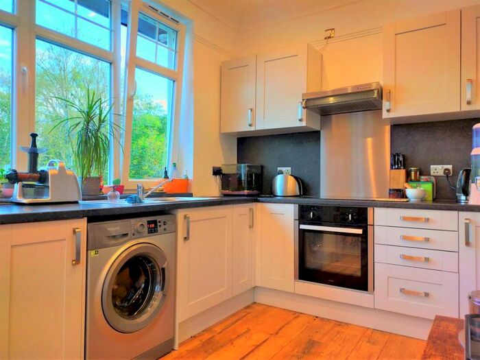 3 Bedroom Apartment To Rent In Medway Drive, East Grinstead, RH19