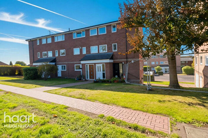3 Bedroom Maisonette For Sale In Denham Close, Maidenhead, SL6