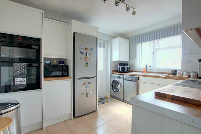 2 Bedroom Detached Bungalow For Sale In Aqua Drive, Mablethorpe, LN12