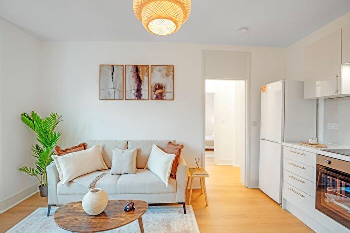 4 Bedroom Flat For Sale In Old Kent Road, Bermondsey, SE1