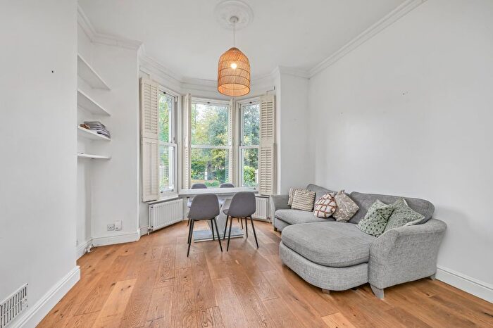 2 Bedroom Flat To Rent In Effra Road, London, SW2