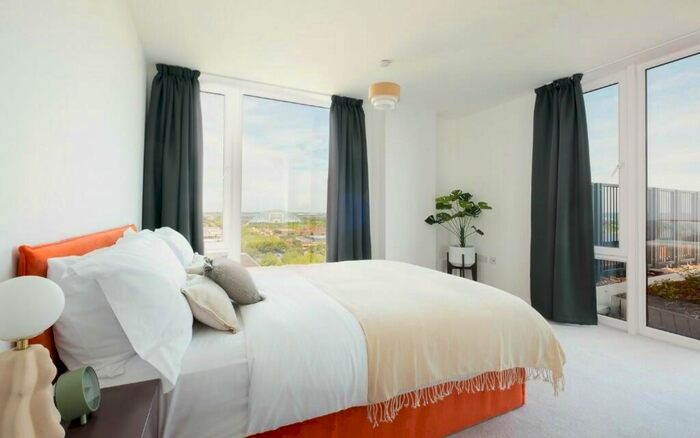 2 Bedroom Flat To Rent In Highgate Hill, London, N19