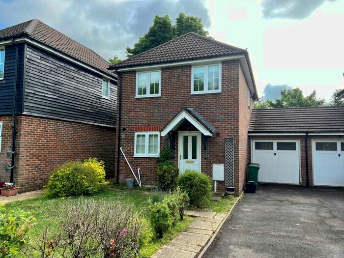 3 Bedroom Detached House To Rent In Corner Farm Close, Tadworth, KT20