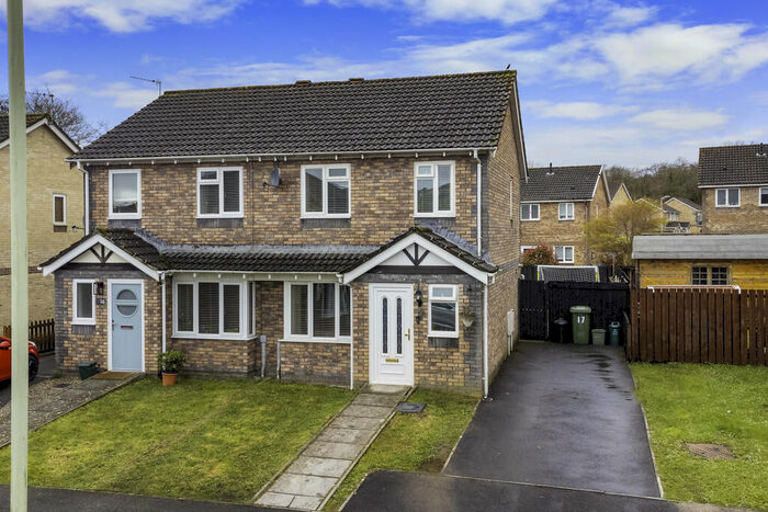 3 Bedroom Semi-Detached House For Sale In Ffordd Gwynno, Llantwit Fardre, Pontypridd, CF38