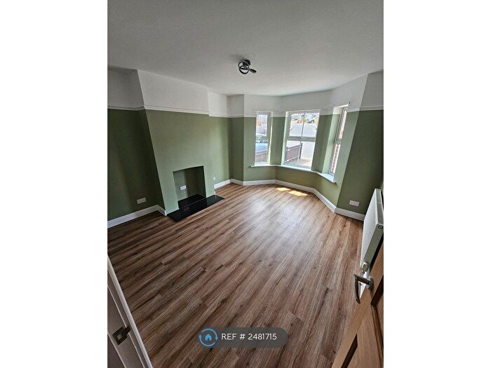 3 Bedroom Semi-Detached House To Rent In Bath Road, Hampshire, SO19