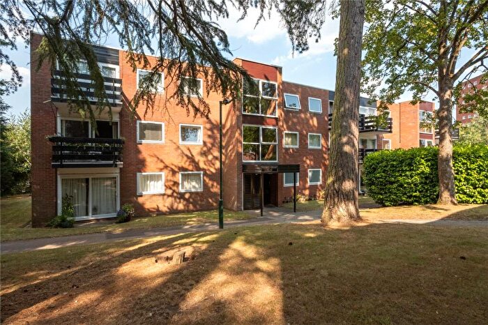 2 Bedroom Apartment For Sale In Wake Green Park, Moseley, Birmingham, B13