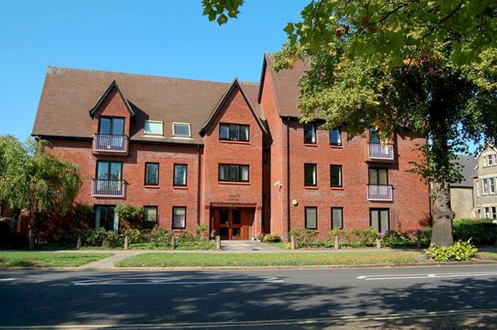 3 Bedroom Apartment To Rent In Albany House, Bedford, MK40