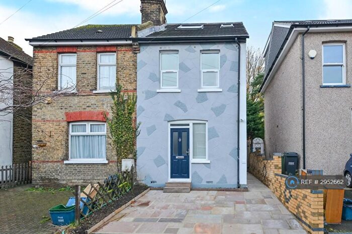 3 Bedroom Semi-Detached House To Rent In Chelsham Road, South Croydon, CR2