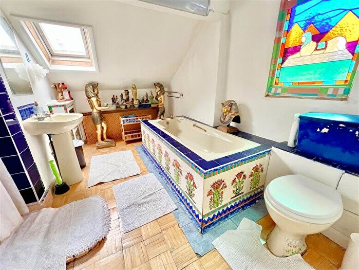 3 Bedroom Flat For Sale In Glenmore Road, Belsize Park, NW3