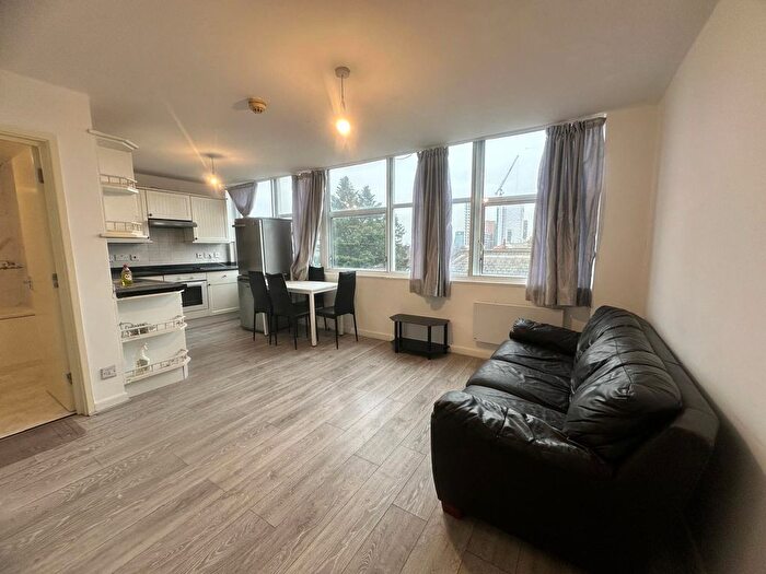 2 Bedroom Flat To Rent In St Albans Road, Watford, WD24