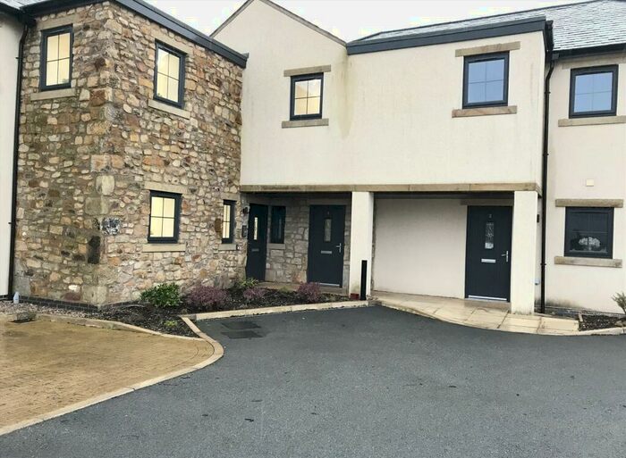 2 Bedroom Flat To Rent In Queens Court, Carnforth, LA5