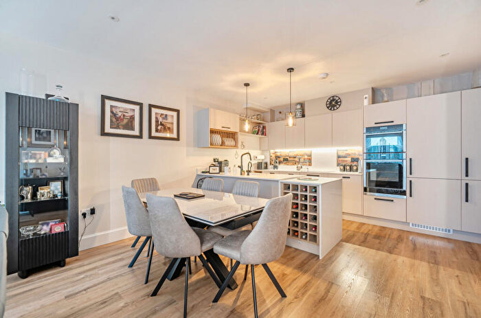 2 Bedroom Flat For Sale In Jubilee Gardens, Oatlands Drive, Weybridge, KT13