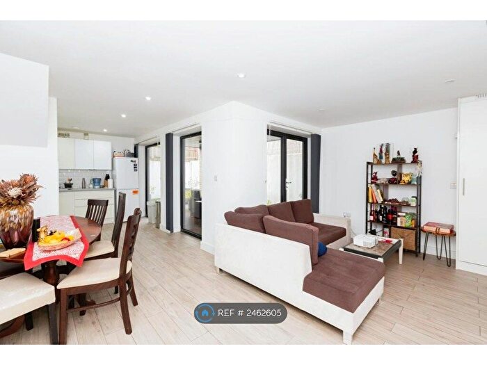 3 Bedroom Flat To Rent In Grange Road, London, E13