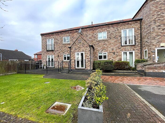 2 Bedroom Flat For Sale In Richmond Court, Rawcliffe, DN14
