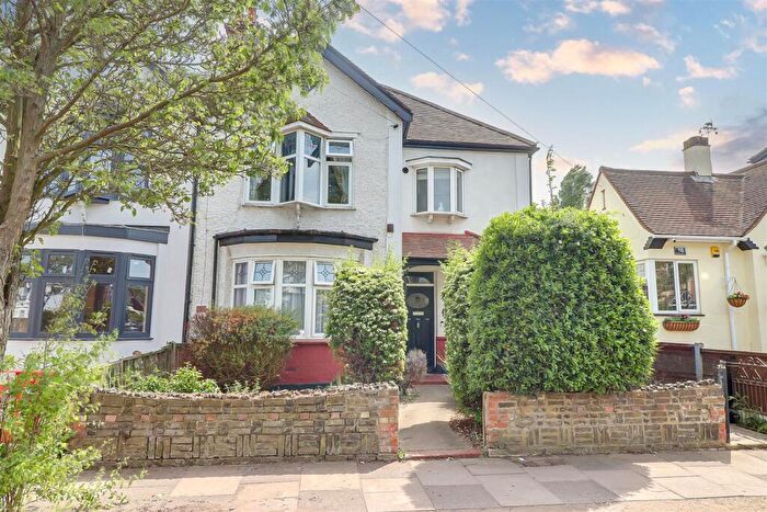 1 Bedroom Flat For Sale In * Own Entrance And Rear Garden * Silversea Drive, Westcliff-on-Sea, SS0