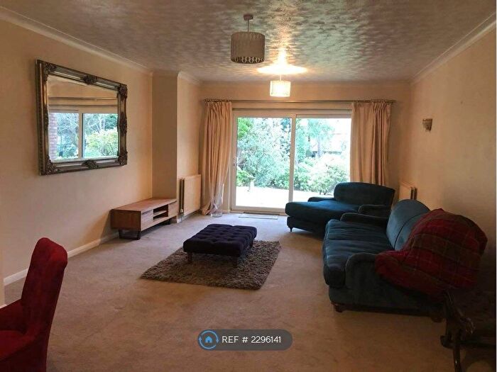 2 Bedroom Flat To Rent In Talbot Woods, Bournemouth, BH4