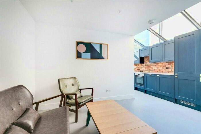 2 Bedroom Apartment To Rent In Charteris Road, London, NW6