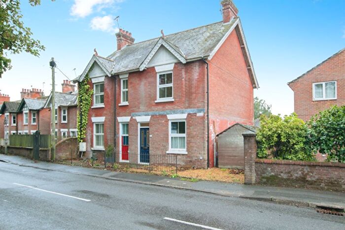 2 Bedroom Semi Detached House For Sale In Station Road, Fordingbridge, SP6