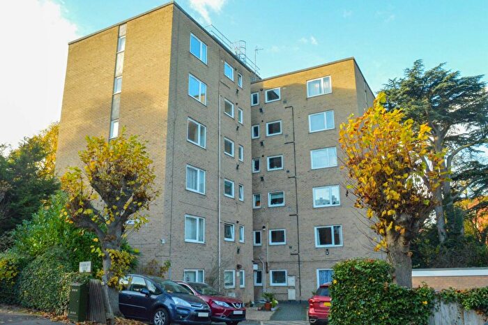 2 Bedroom Flat For Sale In Lyndhurst Court, Stoneygate, Leicester, LE2