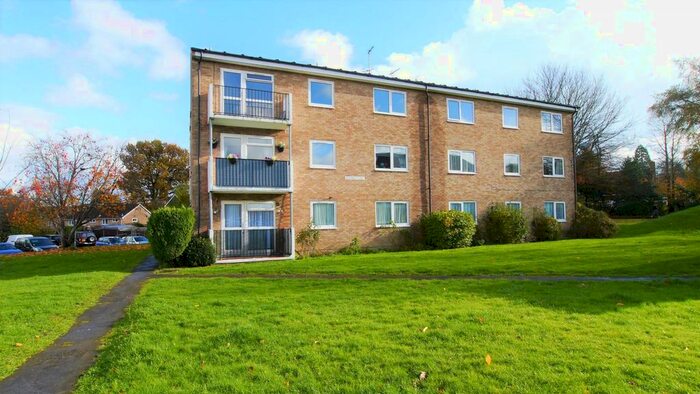 2 Bedroom Flat To Rent In Woodmancote Court, Blenheim Road, Horsham, RH12