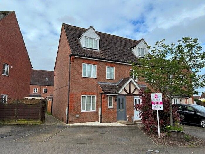 3 Bedroom Semi-Detached House To Rent In Greenwich Avenue, Holbeach, PE12