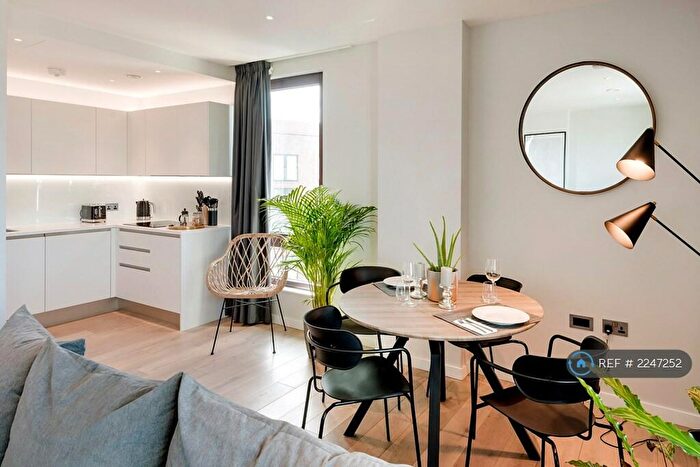 2 Bedroom Flat To Rent In Horne House, London, NW1