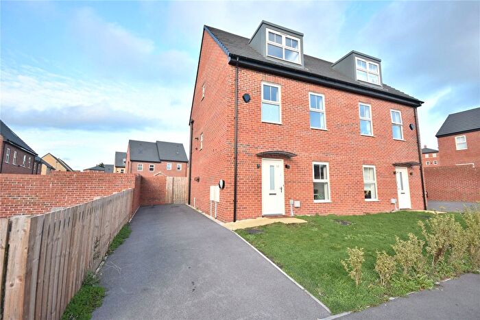 4 Bedroom Semi Detached House For Sale In Roche Avenue, Leeds, West Yorkshire, LS14