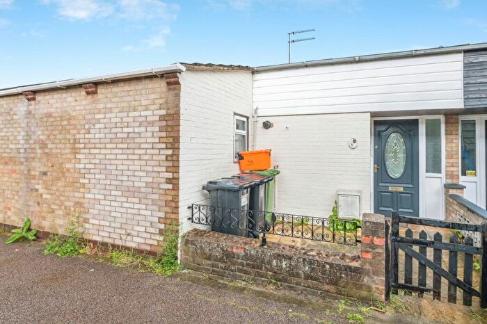 3 Bedroom Bungalow For Sale In Travers Way, Basildon, Essex, SS13