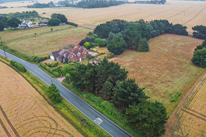 6 Bedroom Detached House For Sale In Dale Hill, Kirby-le-soken, CO13