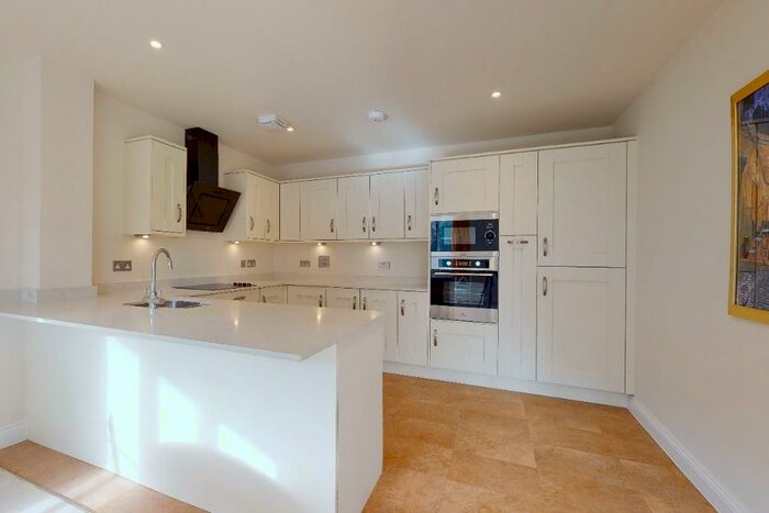 1 Bedroom Apartment For Sale In Royal Close, Christchurch, Dorset, BH23