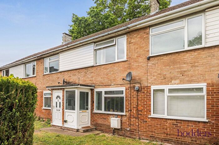 2 Bedroom Maisonette For Sale In Addlestone, Surrey, KT15