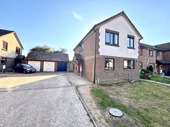 4 Bedroom Semi-Detached House For Sale In Calloway Close, Newport, PO30