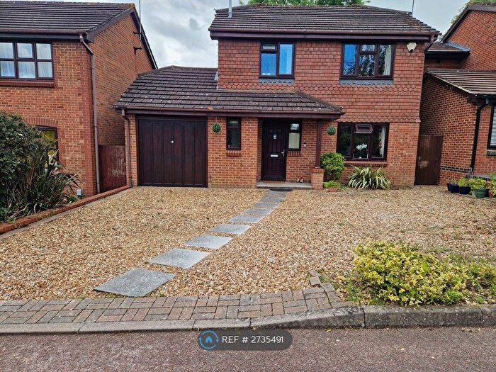 3 Bedroom Detached House To Rent In Fleetham Gardens, Reading, RG6