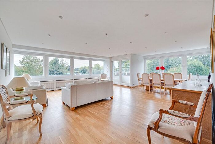 2 Bedroom Flat For Sale In Somerset Road, London, SW19