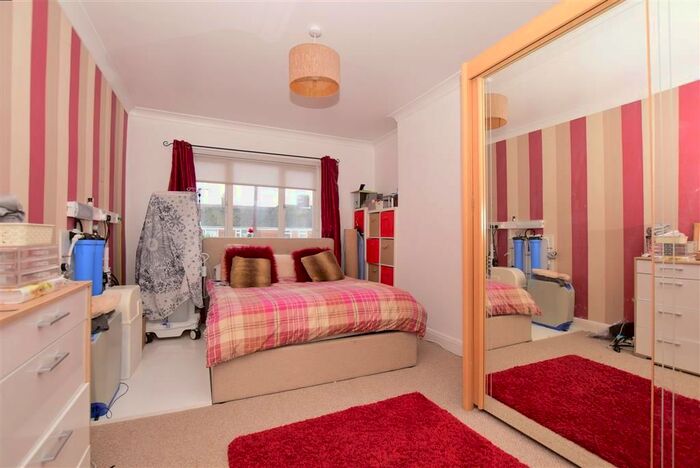 5 Bedroom End Of Terrace House For Sale In Ridham Avenue, Kemsley, Sittingbourne, Kent, ME10
