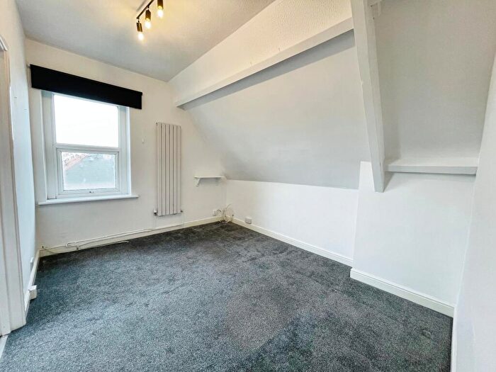 1 Bedroom Flat To Rent In Court Road, Grangetown, Cardiff, CF11