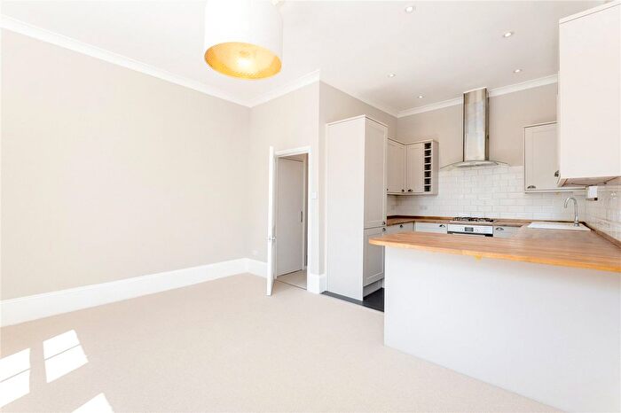 2 Bedroom Flat To Rent In Upper Richmond Road, London, SW15